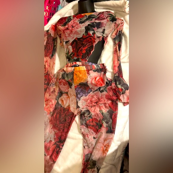 Fashion Nova “ blame it on the rose”  flower legging set. - Picture 4 of 6